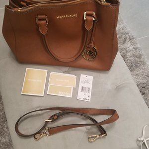 Michael Kors Jet Set handbag